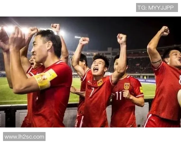 47岁国足足球明星重返赛场展现传奇风采引发球迷热议