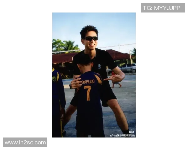 李现心目中的足球偶像揭秘他对明星球员的热爱与追随之路 李现心目中的足球偶像揭秘他对明星球员的热爱与追随之路